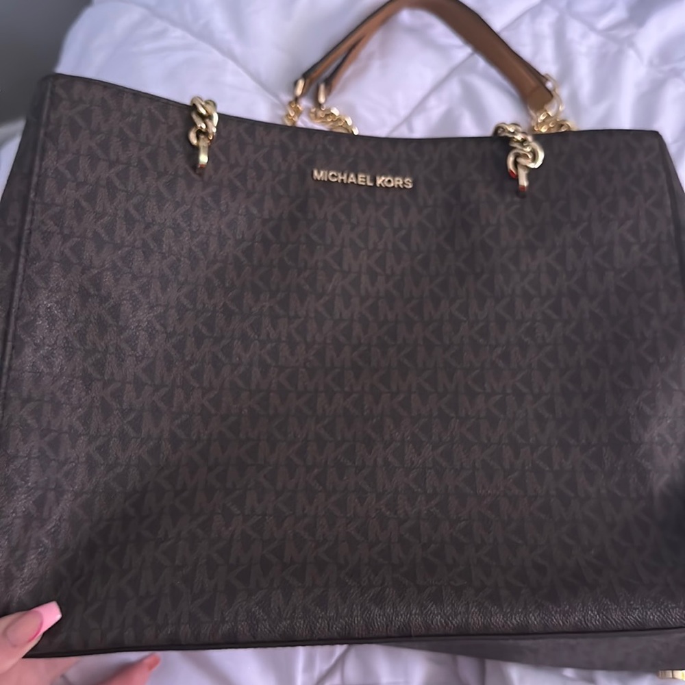 Ellis signature shoulder tote Michael kors purse!